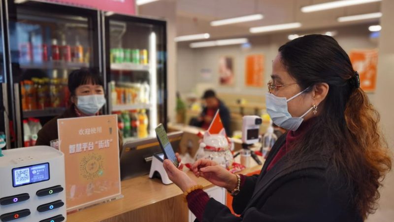 地板是家中使用频率较高的区域，清洁方法如下：
